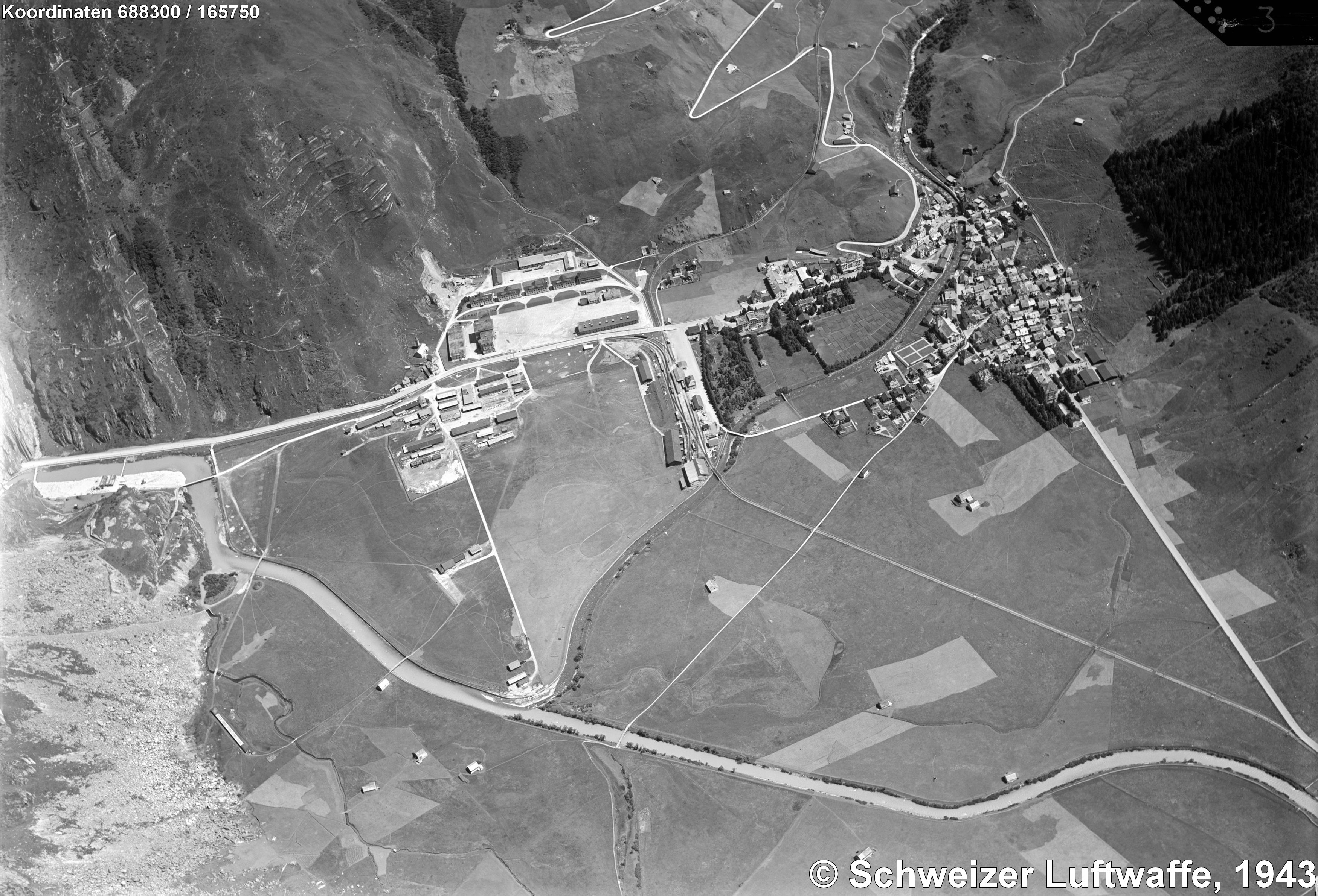 Andermatt um 1943: Eidgenössischer Waffenplatz bei 'Andermatt-Altkirch'