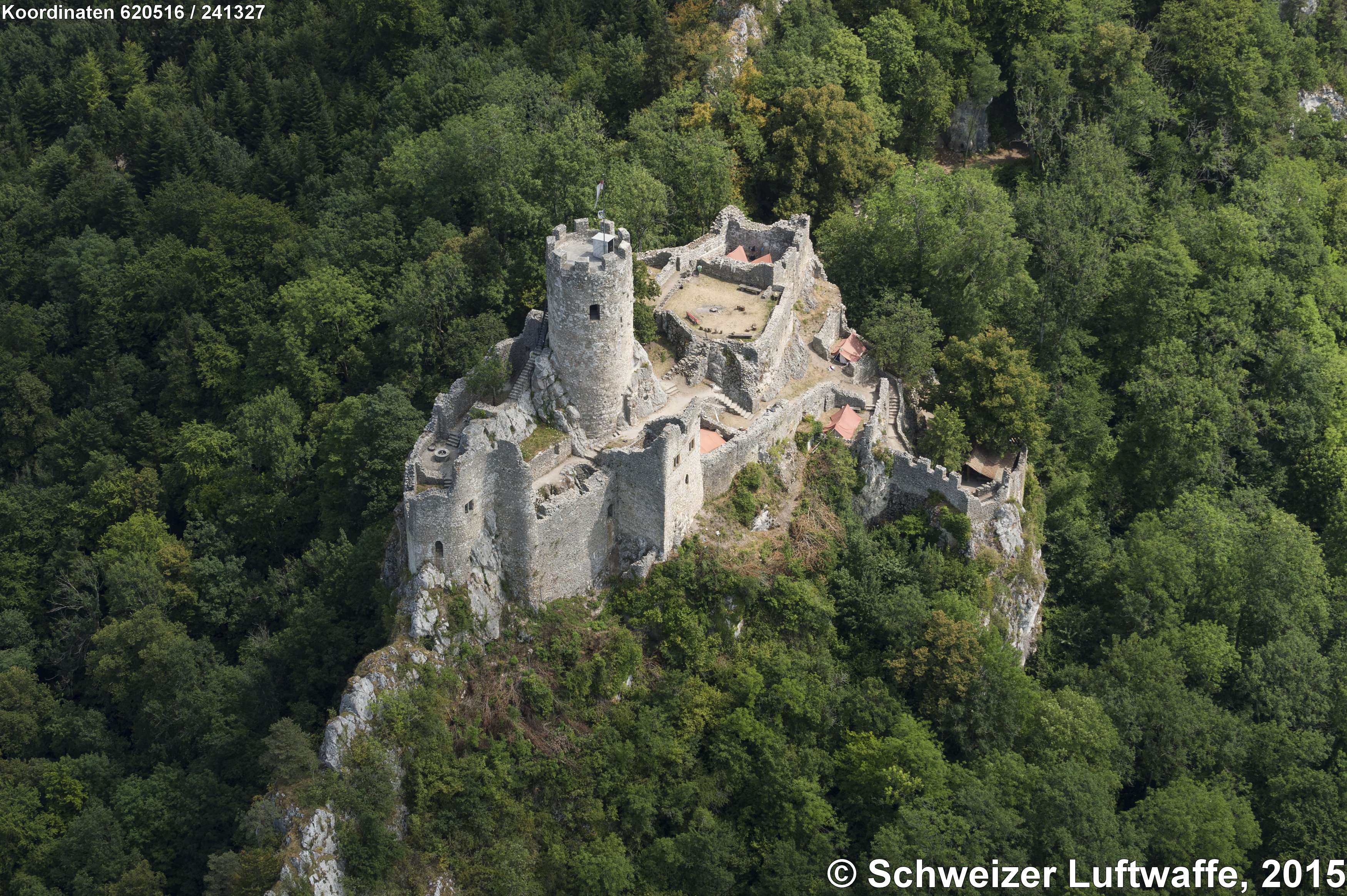 Balsthal Neu Falkenstein. Die Burg ist trotz ihres Namens älter als Alt Falkenstein. Erbaut im frühen 12. Jahrhundert.