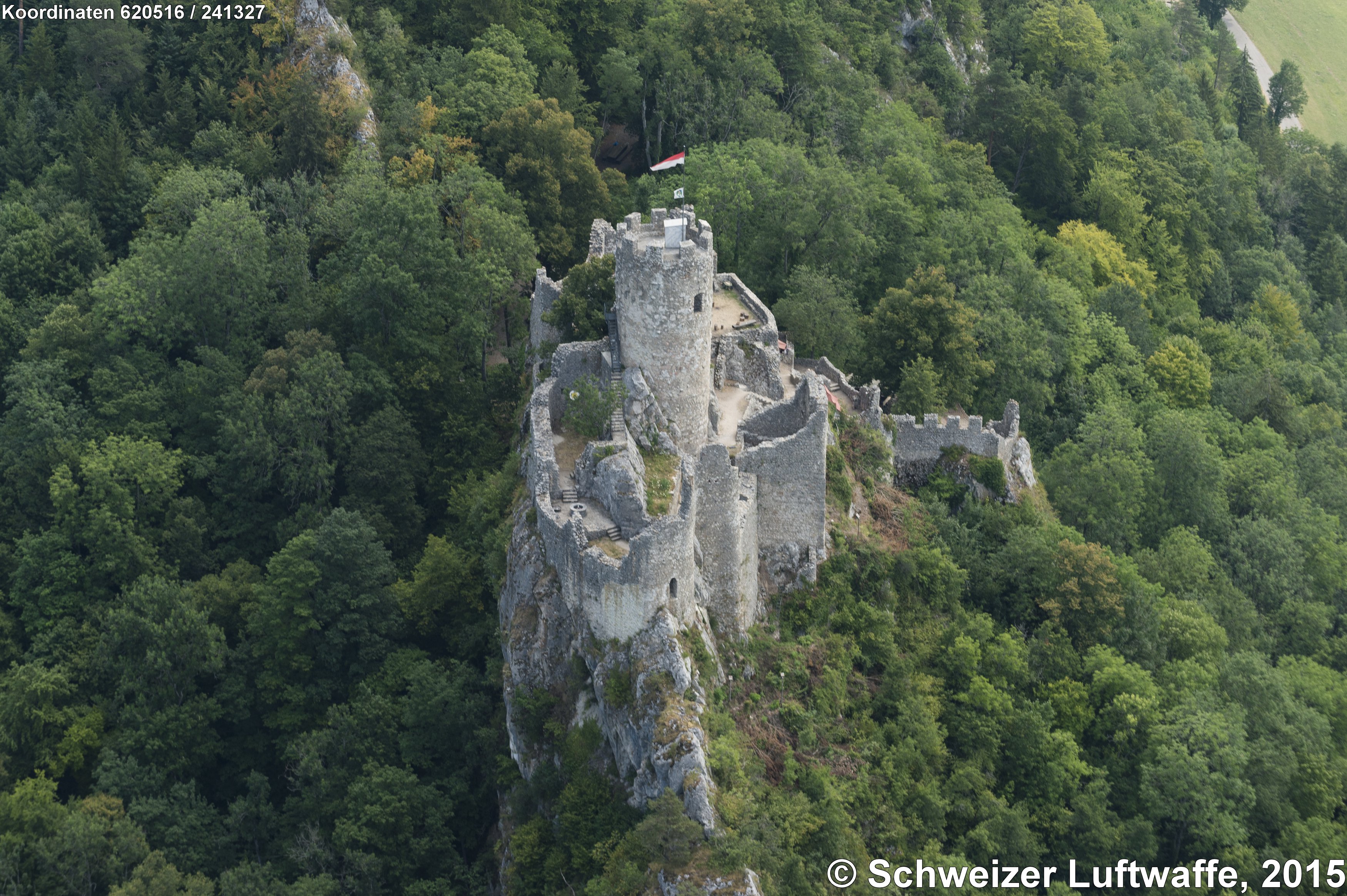 Balsthal Neu Falkenstein. Die Burg ist trotz ihres Namens älter als Alt Falkenstein. Erbaut im frühen 12. Jahrhundert. Die Burg liegt im Norden von Balsthal am Kluseingang Richtung Mümliswil.