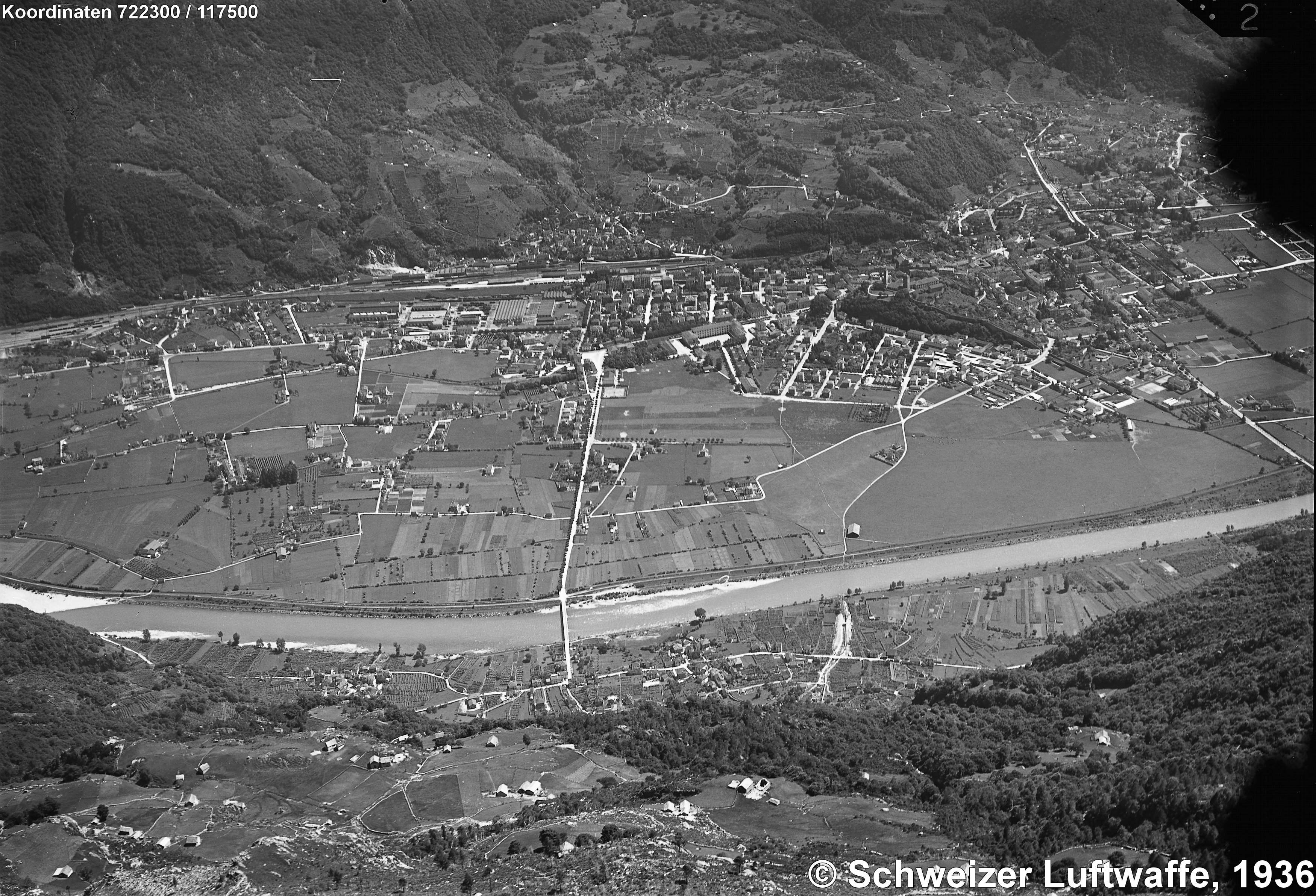 Bellinzona um 1936 (Süden oben im Bild)