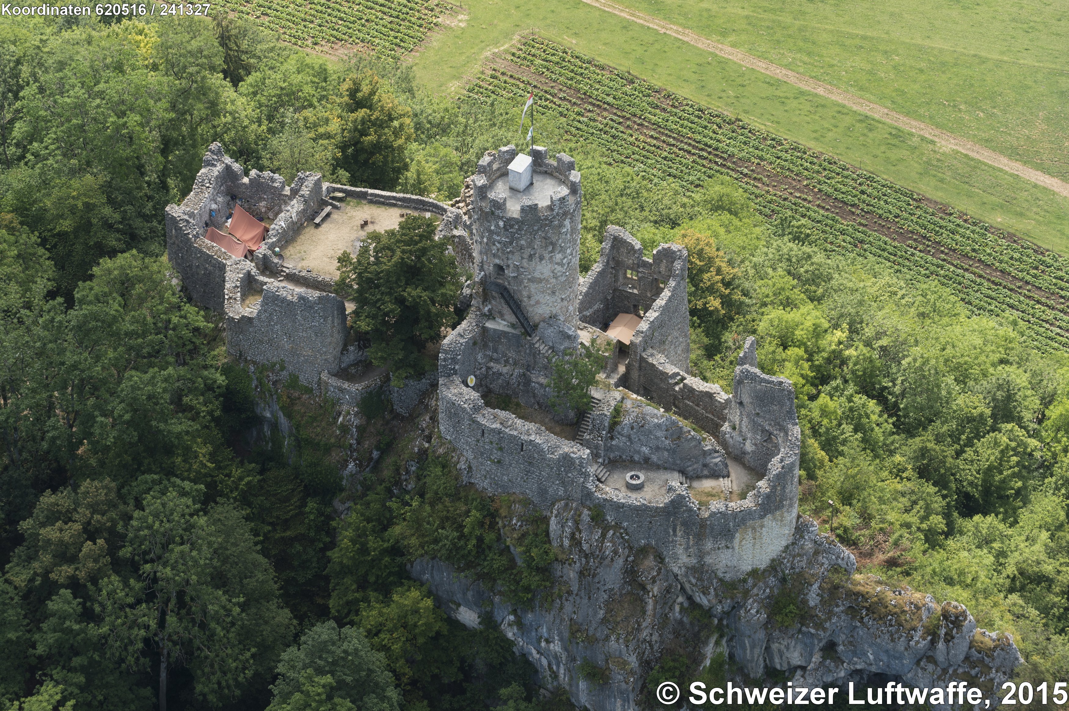 Balsthal Neu Falkenstein. Die Burg ist trotz ihres Namens älter als Alt Falkenstein. Erbaut im frühen 12. Jahrhundert.