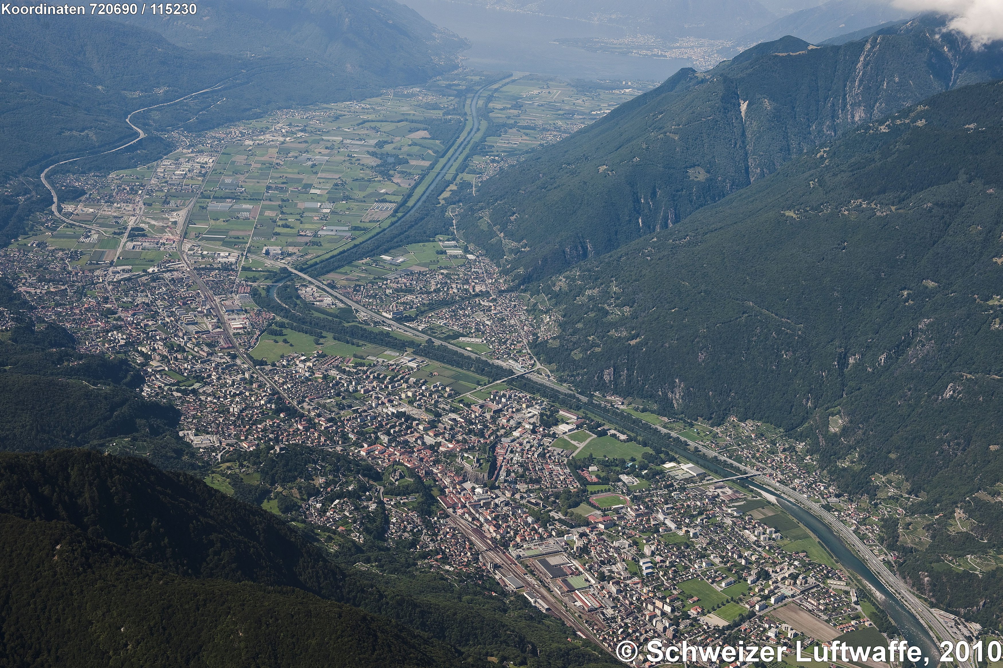 Bellinzona - Giubiasco, Blick zur 'Bolle di Magadino' - Lago Maggiore