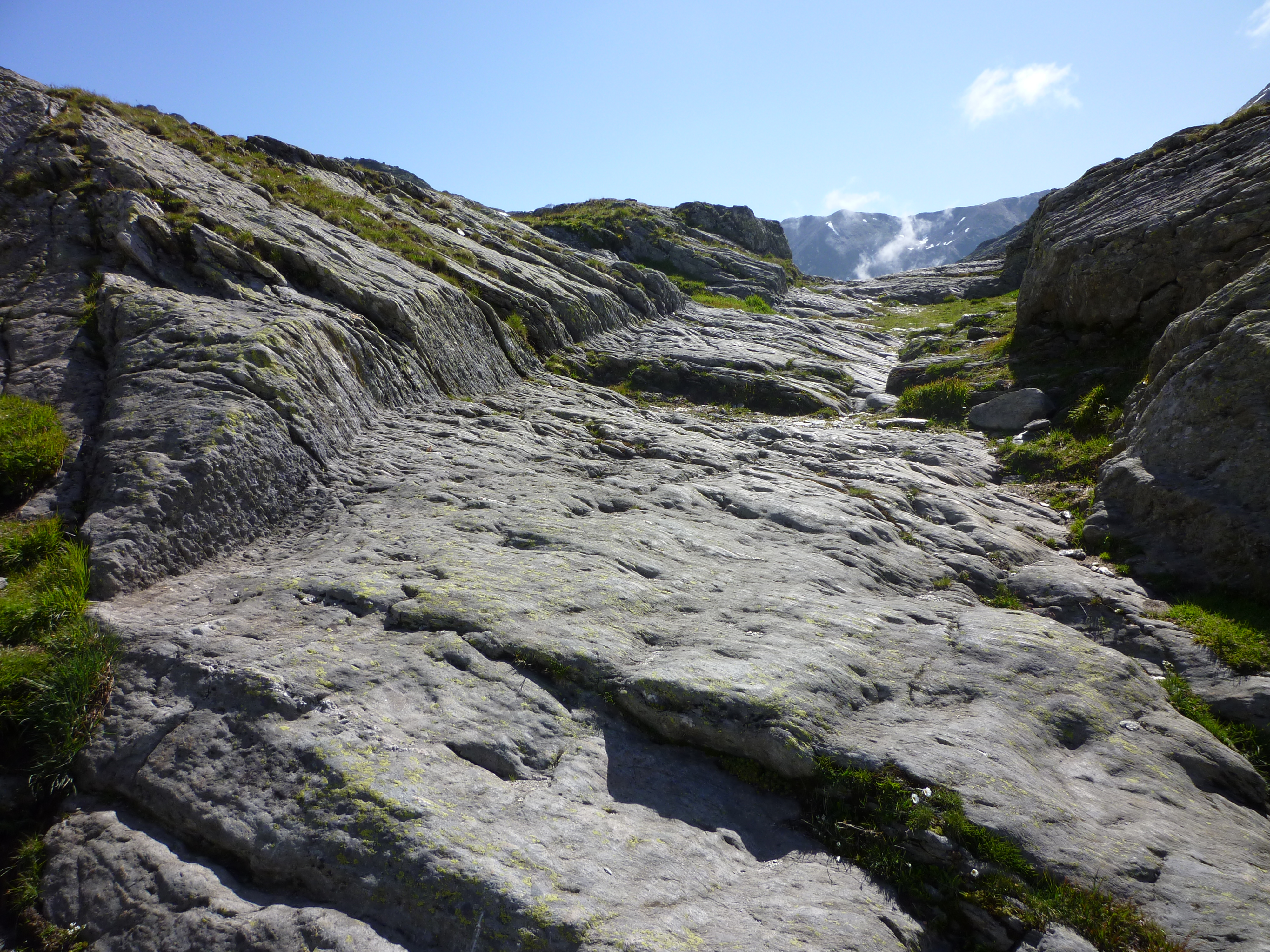 Via Francigena unterhalb Passhöhe